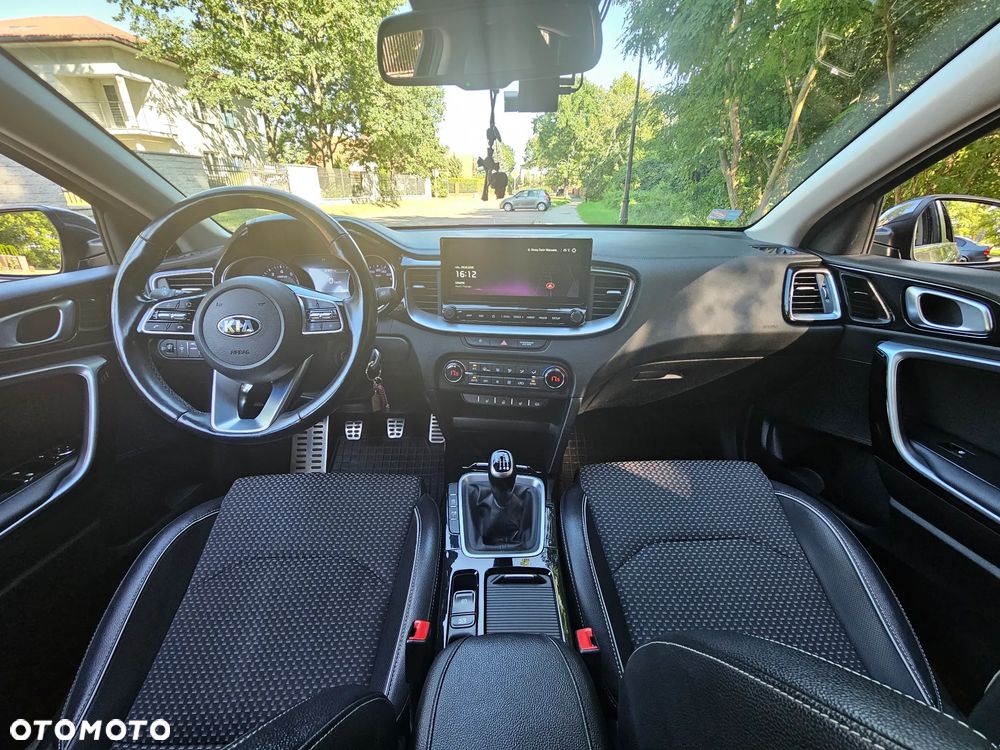 Kia Ceed - 10