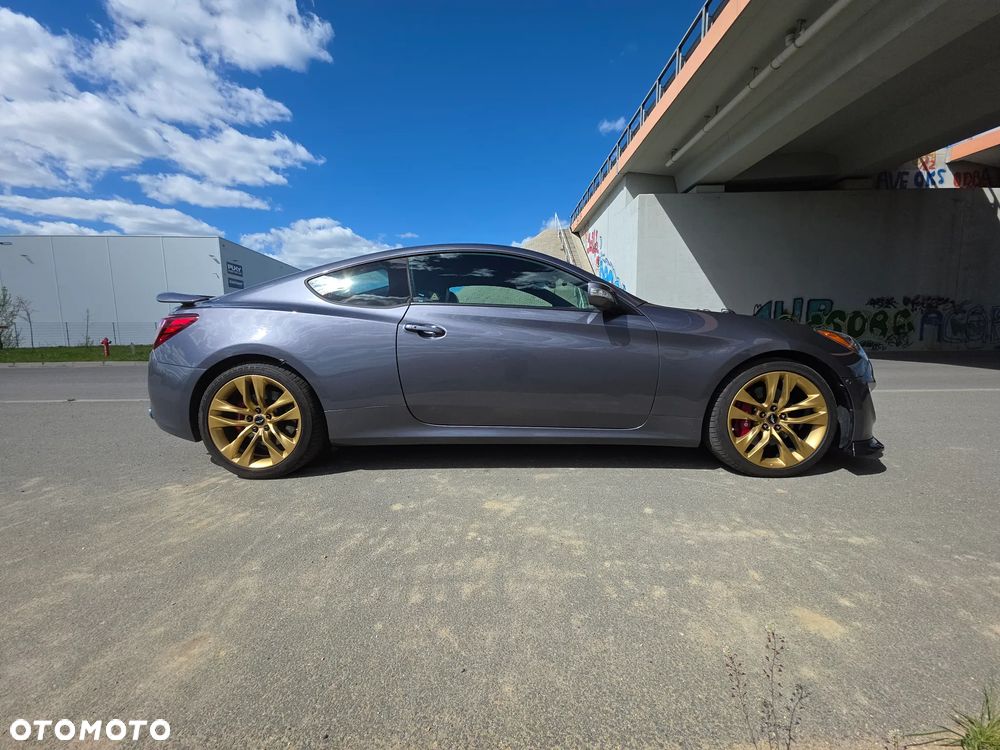 Hyundai Genesis Coupe - 8