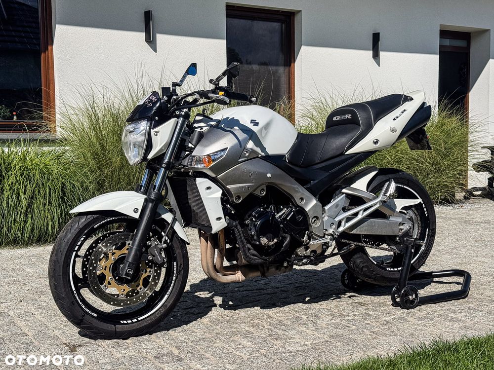Suzuki GSR - 2