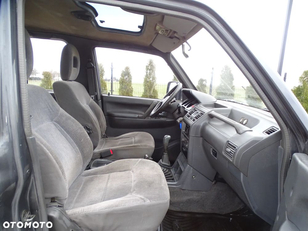 Mitsubishi Pajero - 19
