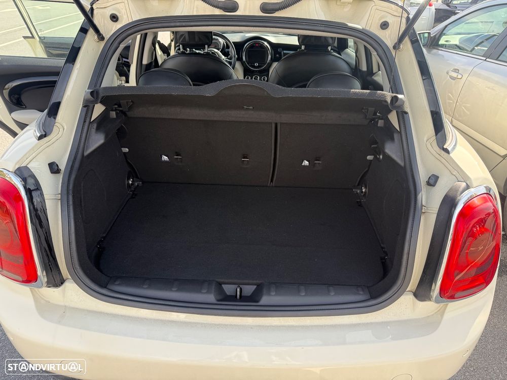 MINI 5 Portas Cooper D Auto - 12