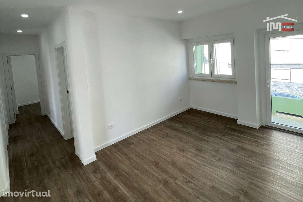 T3 Remodelado com Quintal Privativo e Estacionamento  A 30 min de L... - Grande imagem: 5/16