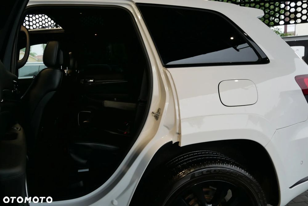 Jeep Grand Cherokee - 14