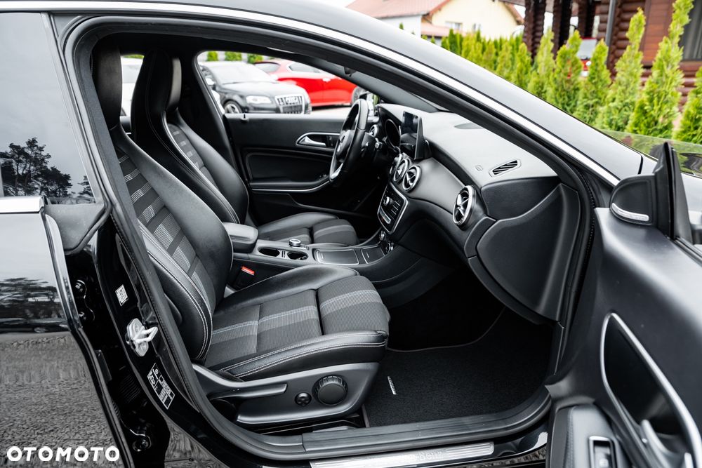 Mercedes-Benz CLA 250 4Matic 7G-DCT Sport - 25
