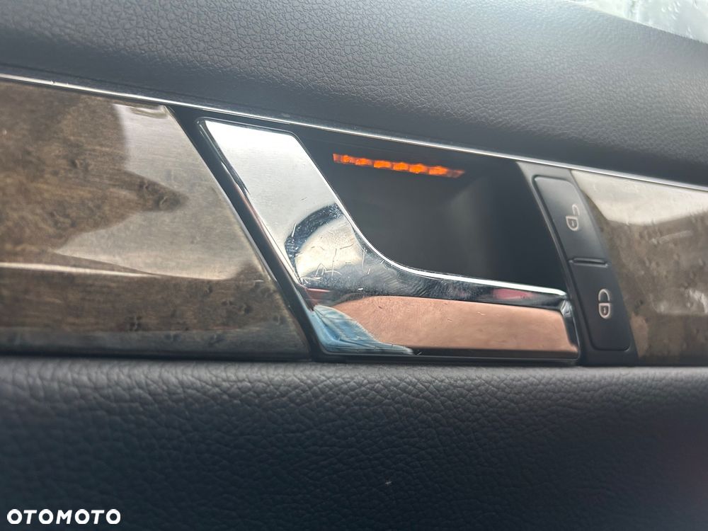 Mercedes-Benz Klasa C 220 CDI DPF Automatik BlueEFFICIENCY Avantgarde - 14