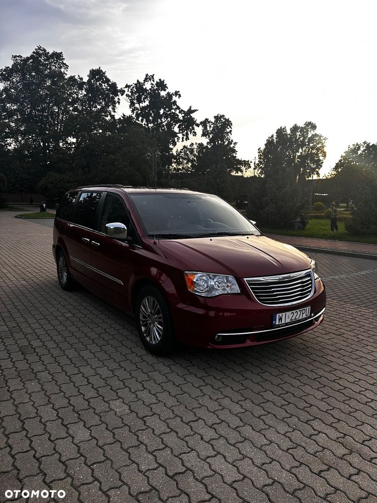 Chrysler Town & Country - 5