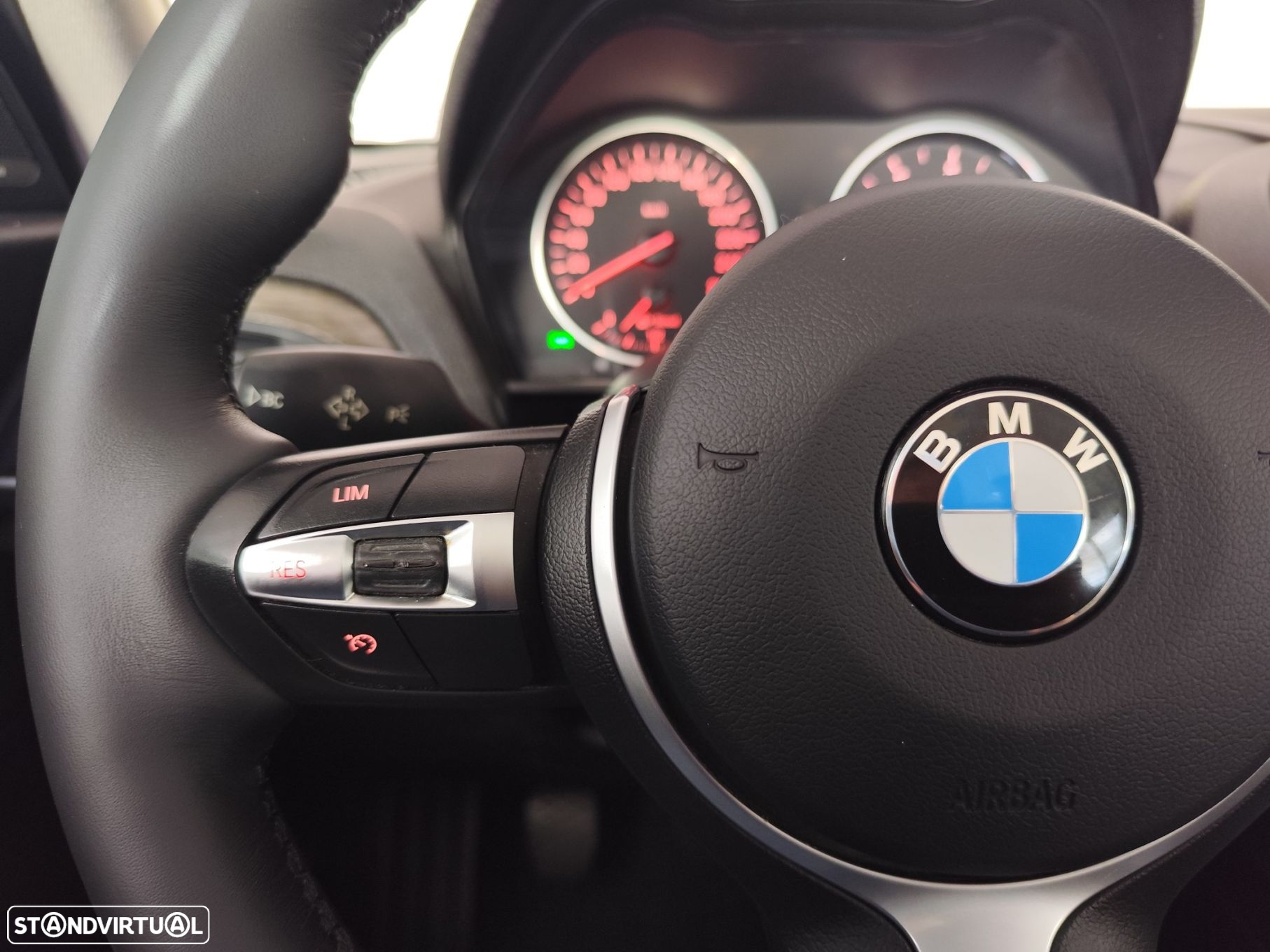 BMW 116 d Line Urban - 11