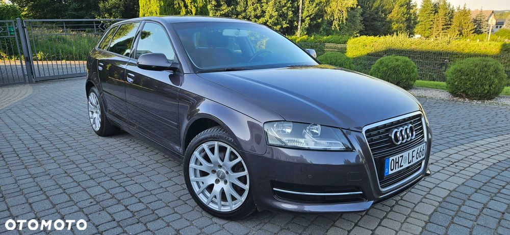 Audi A3 Sportback - 1
