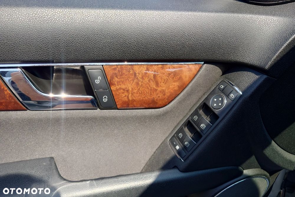 Mercedes-Benz Klasa C 180 Kompressor Automatik BlueEFFICIENCY Avantgarde - 17