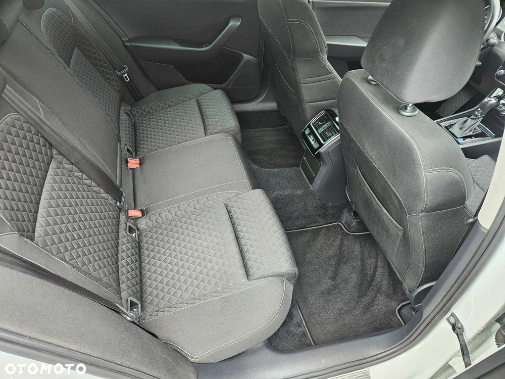 Skoda Superb 2.0 TDI DSG Premium Edition - 28