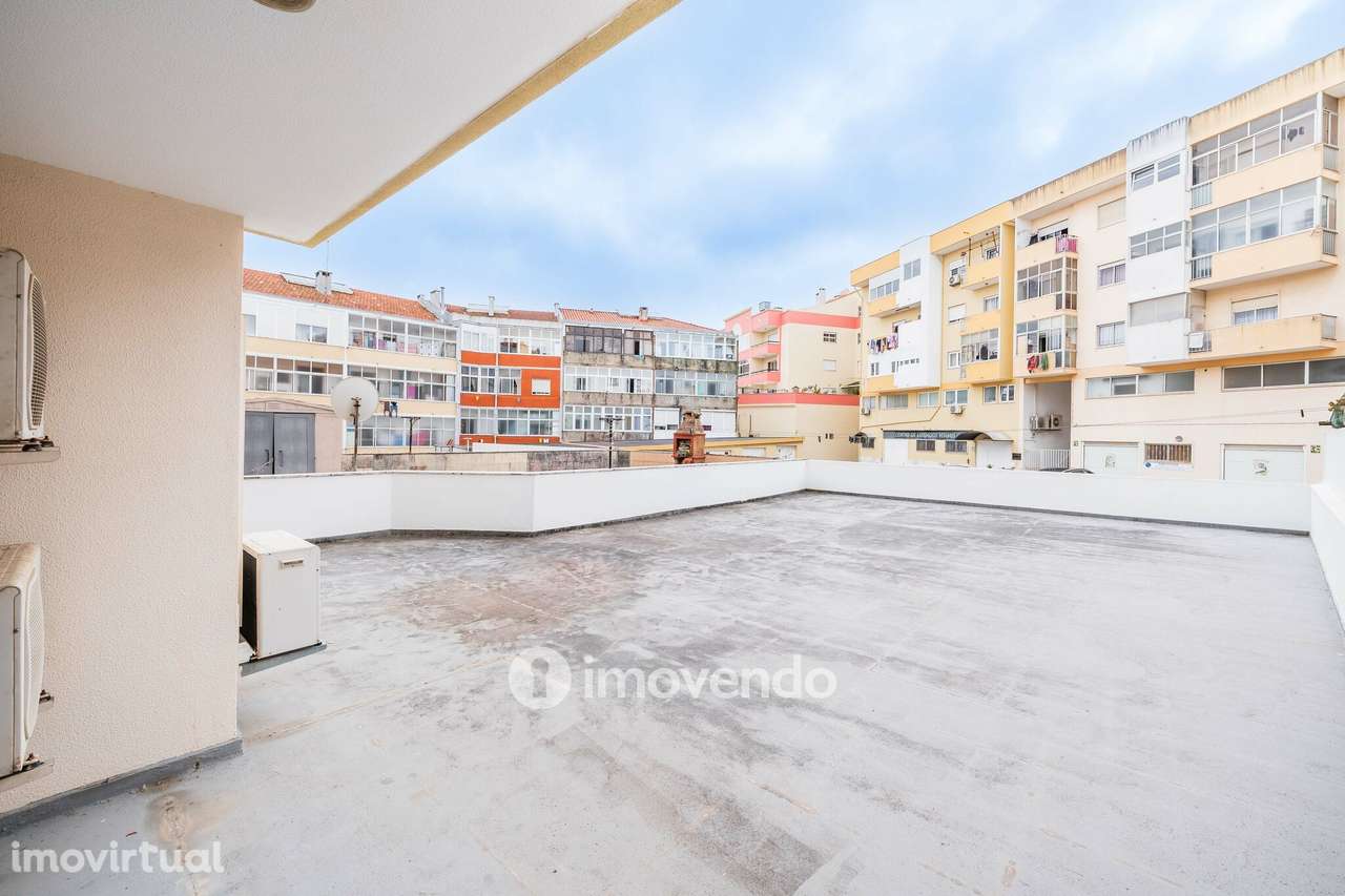 Apartamento T3, com terraço e arrecadação, em Mem Martins - Grande imagem: 5/46