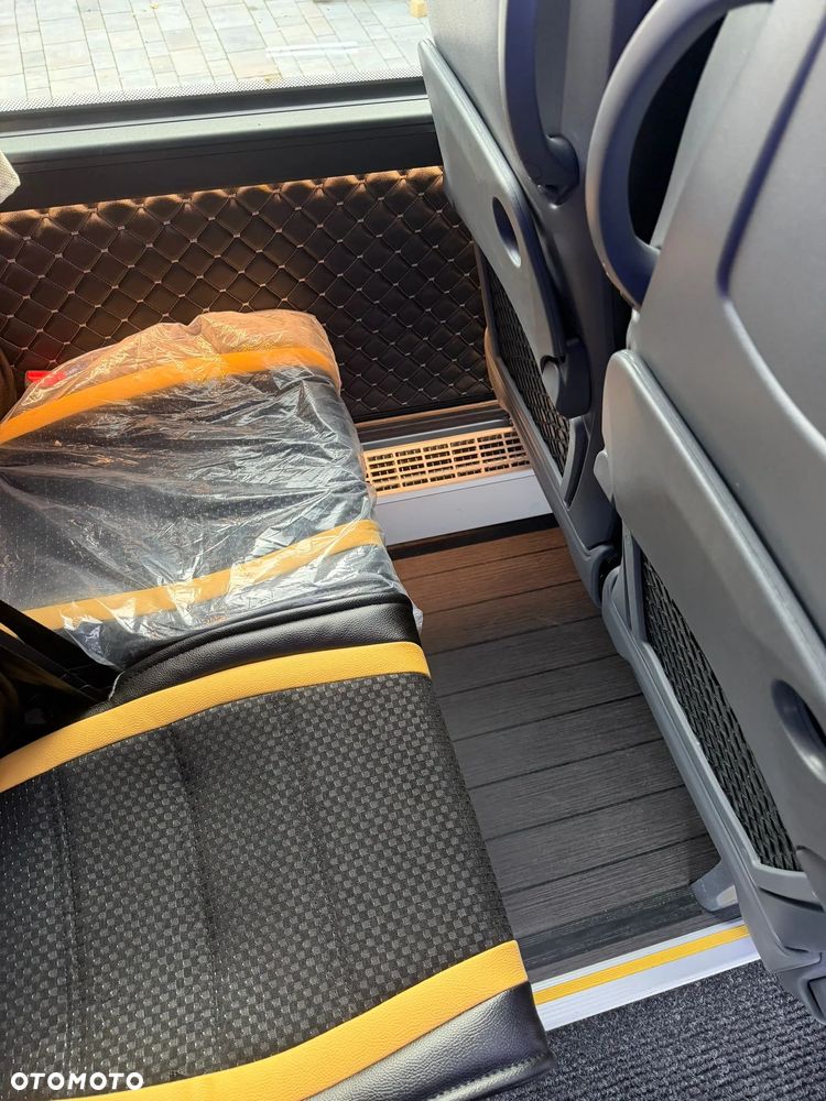 Mercedes-Benz Sprinter 519 - 11