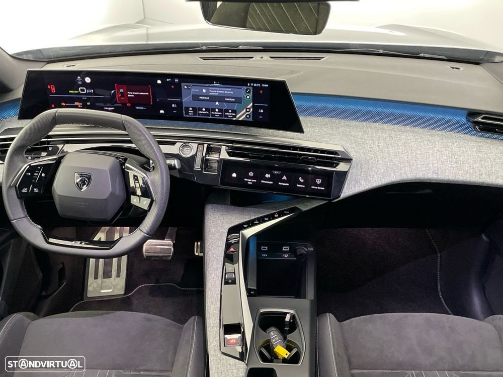 Peugeot E-3008 73 kWh GT - 10