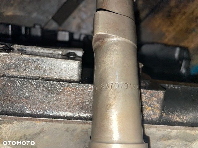 Wałek rozrządu 837070193 camshaft Sisu 620 oryginał - 3