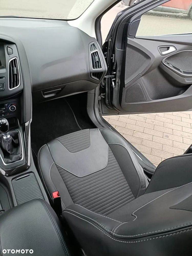 Ford Focus 1.0 EcoBoost Titanium - 17