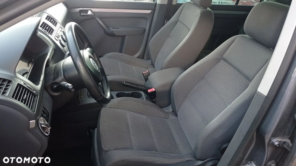Volkswagen Touran 1.6 FSI Trendline - 31
