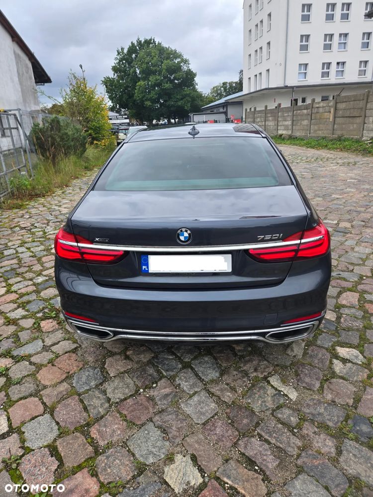 BMW Seria 7 750i xDrive - 9