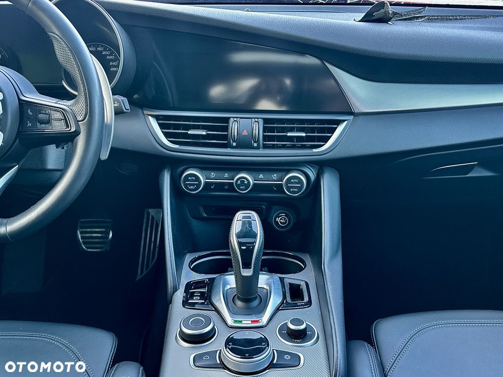 Alfa Romeo Giulia 2.0 Turbo - 24