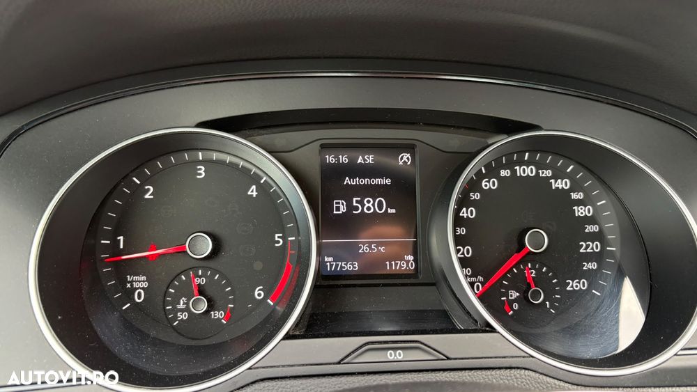 Volkswagen Passat - 12