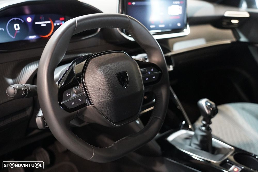 Peugeot 2008 1.2 PureTech Allure - 8