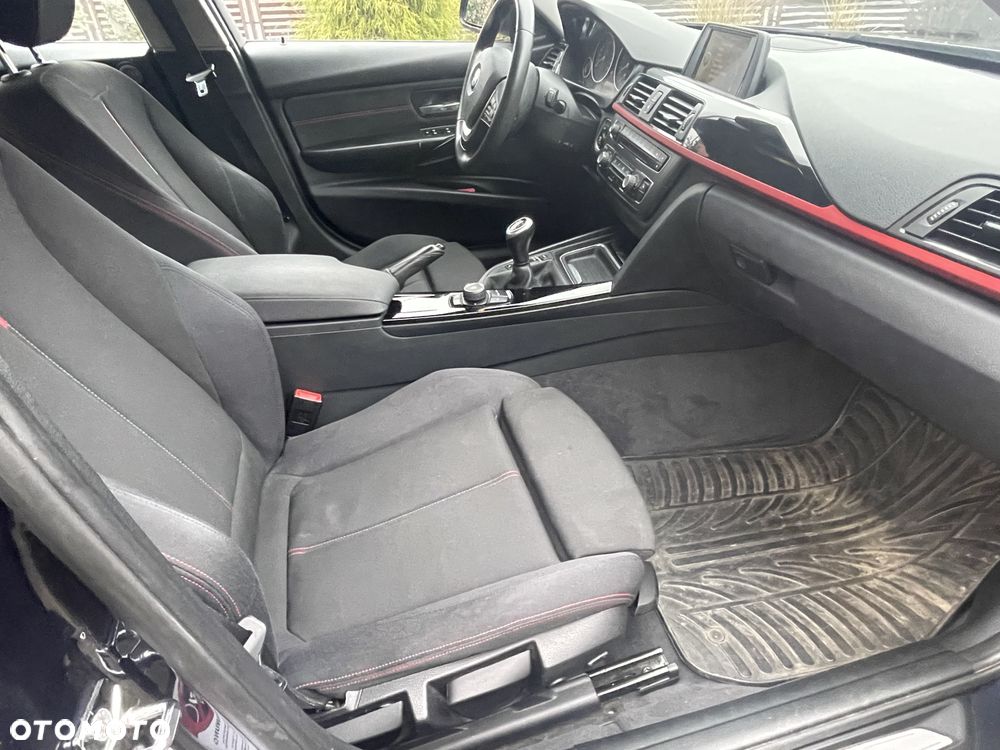 BMW Seria 3 328i Sport Line - 13