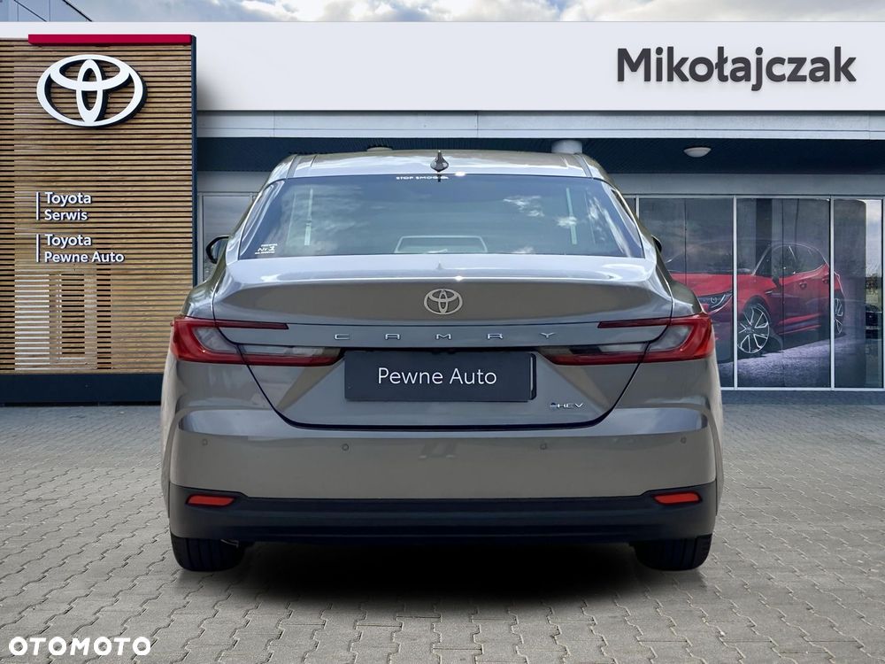 Toyota Camry - 8