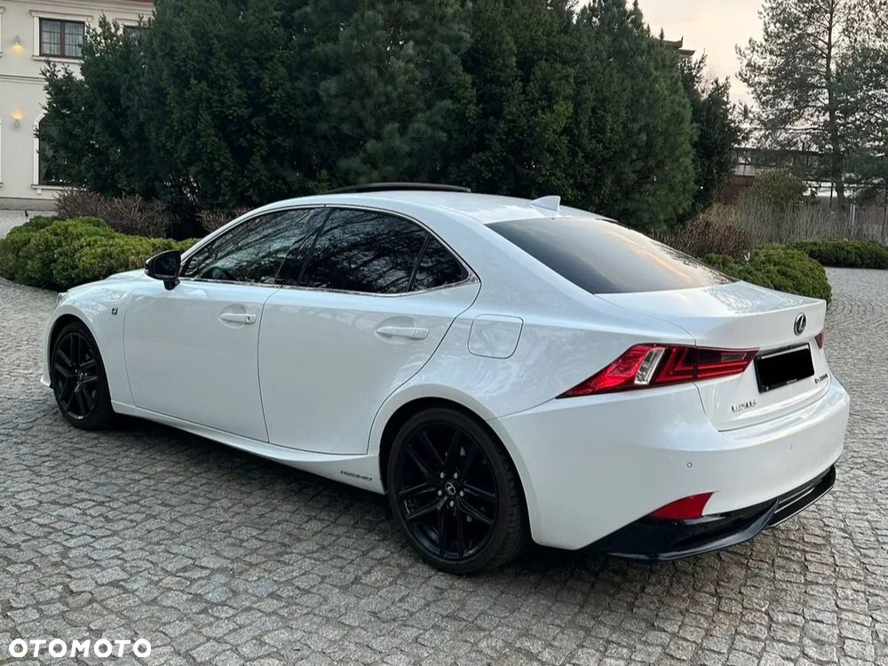 Lexus IS 300h F Sport EU6 - 5