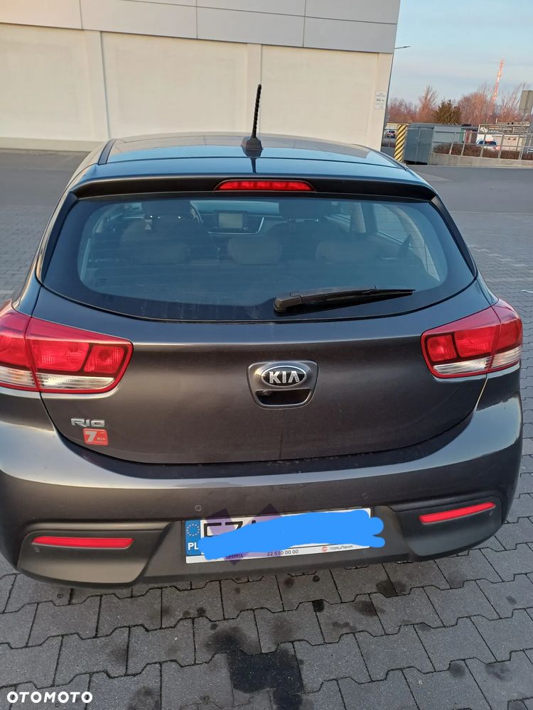 Kia Rio 1.2 L - 3