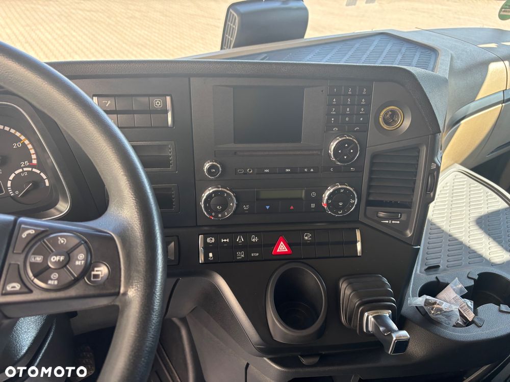 Mercedes-Benz Actros - 8