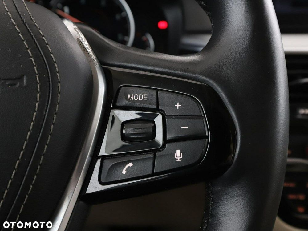 BMW Seria 5 520d xDrive - 33