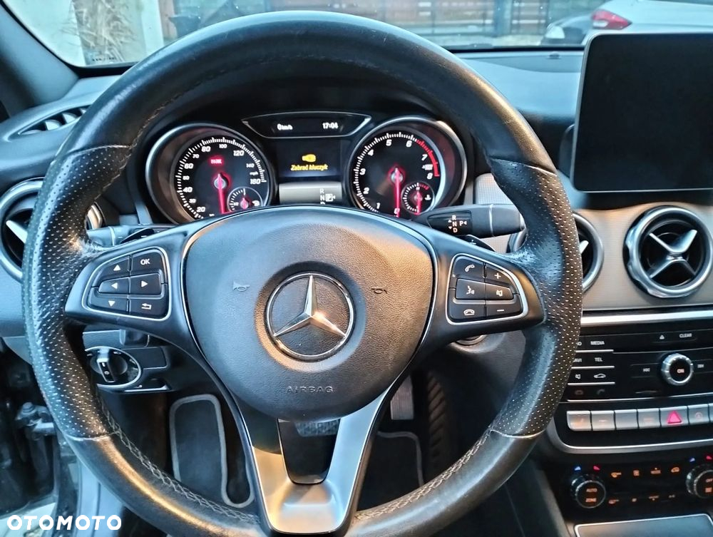 Mercedes-Benz GLA 250 4-Matic AMG Line - 13
