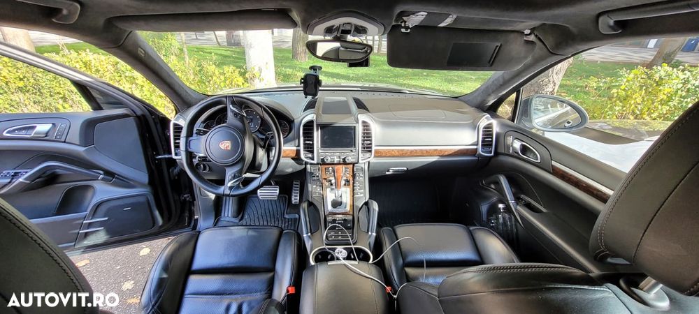 Porsche Cayenne Turbo - 9