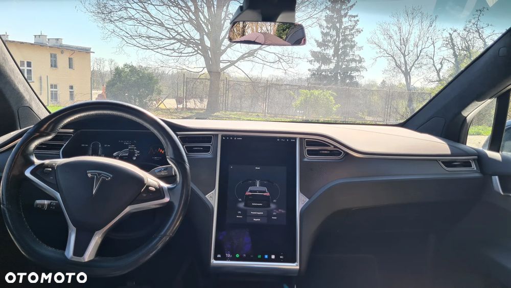 Tesla Model X - 26