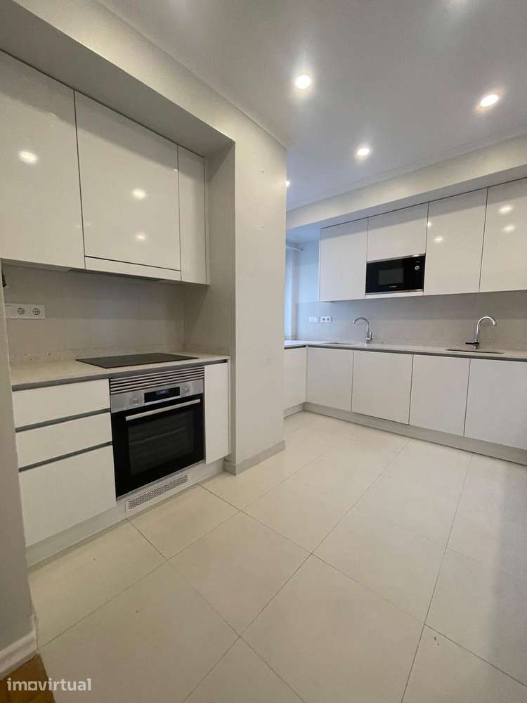 Arrendamento T4 Remodelado com 2 Casas de Banho,Campo Pequeno, Lisboa - Grande imagem: 3/23