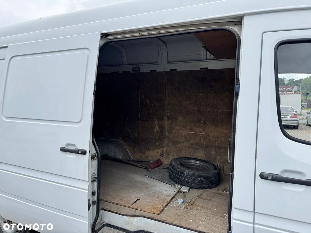 Mercedes-Benz Sprinter - 20