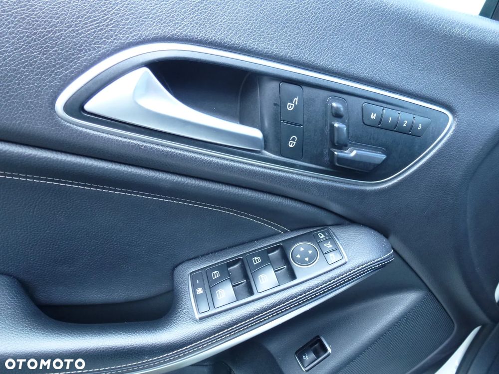 Mercedes-Benz CLA 250 4Matic 7G-DCT AMG Line - 9