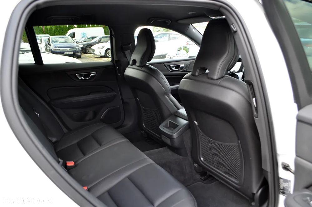 Volvo V60 Cross Country Pro T5 AWD - 28