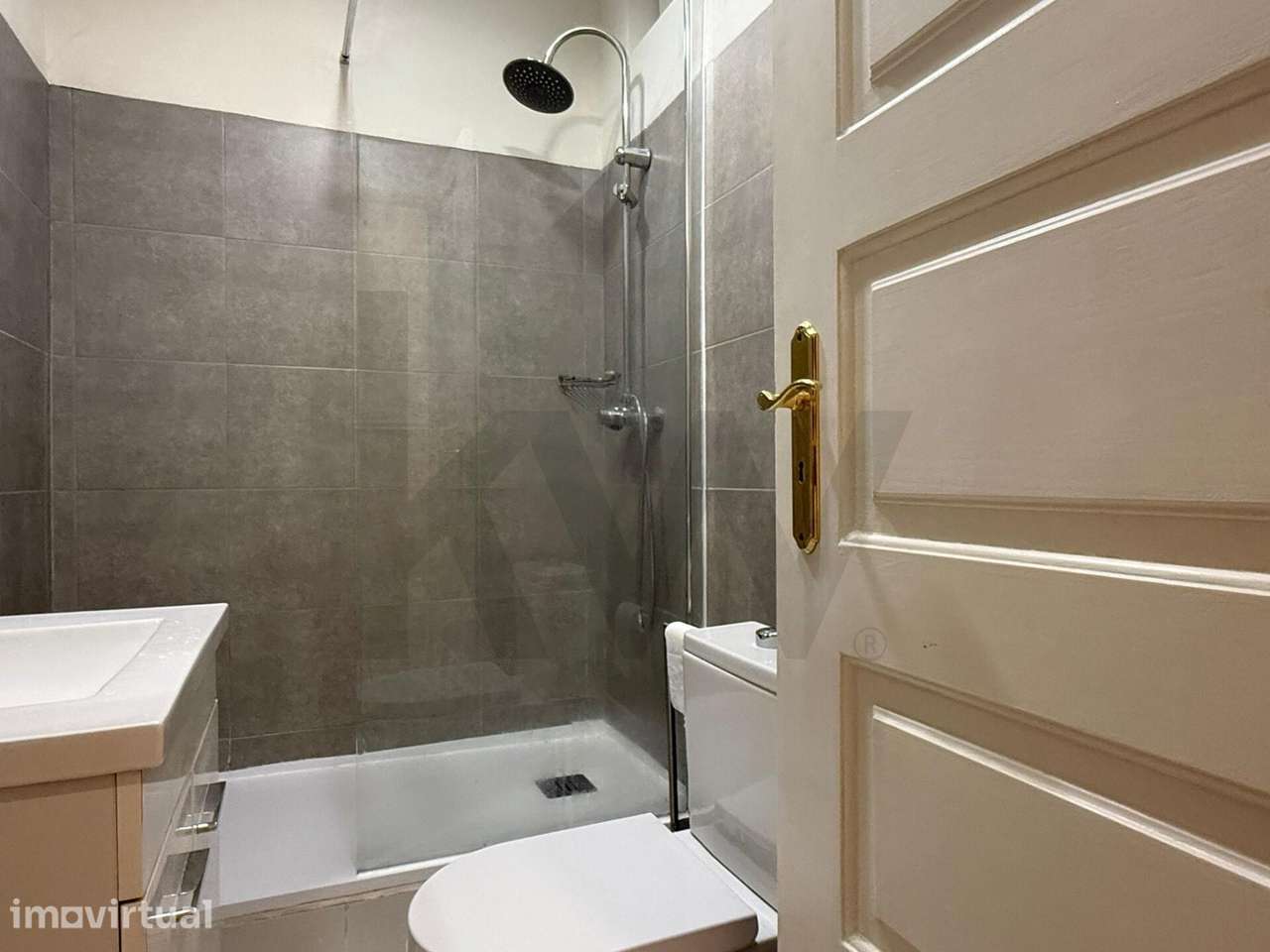 Apartamento T4 em Campo de Ourique – Uma Oportunidade Única - Grande imagem: 2/16