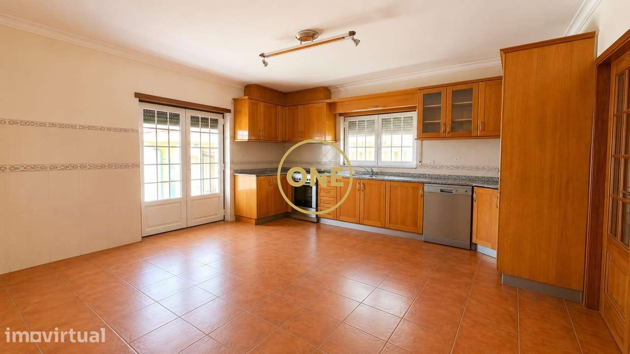 Excelente Moradia T5 na Golegã – Conforto, Espaço e Eficiência Energét - Grande imagem: 2/48