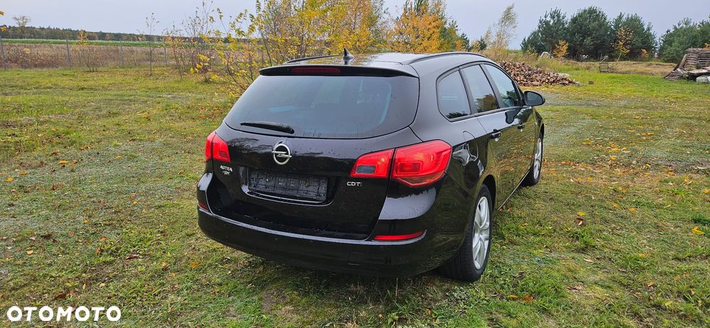 Opel Astra J 2011 photo 3