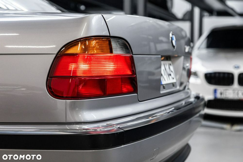 BMW Seria 7 740i V8 - 27