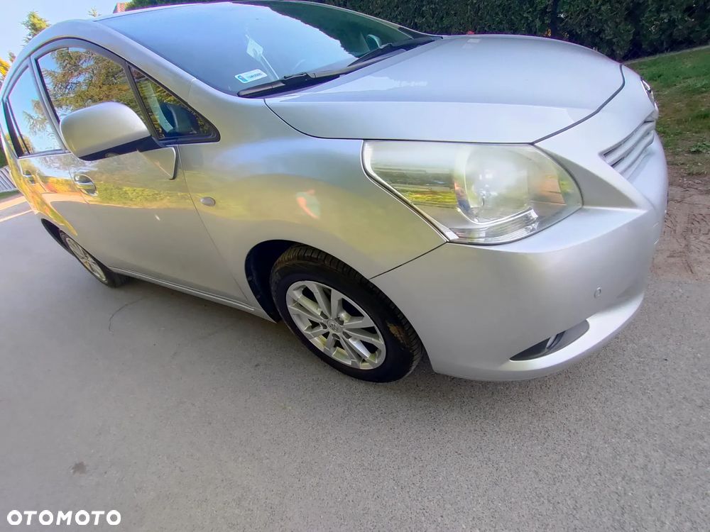 Toyota Verso 1.8 Edition - 10