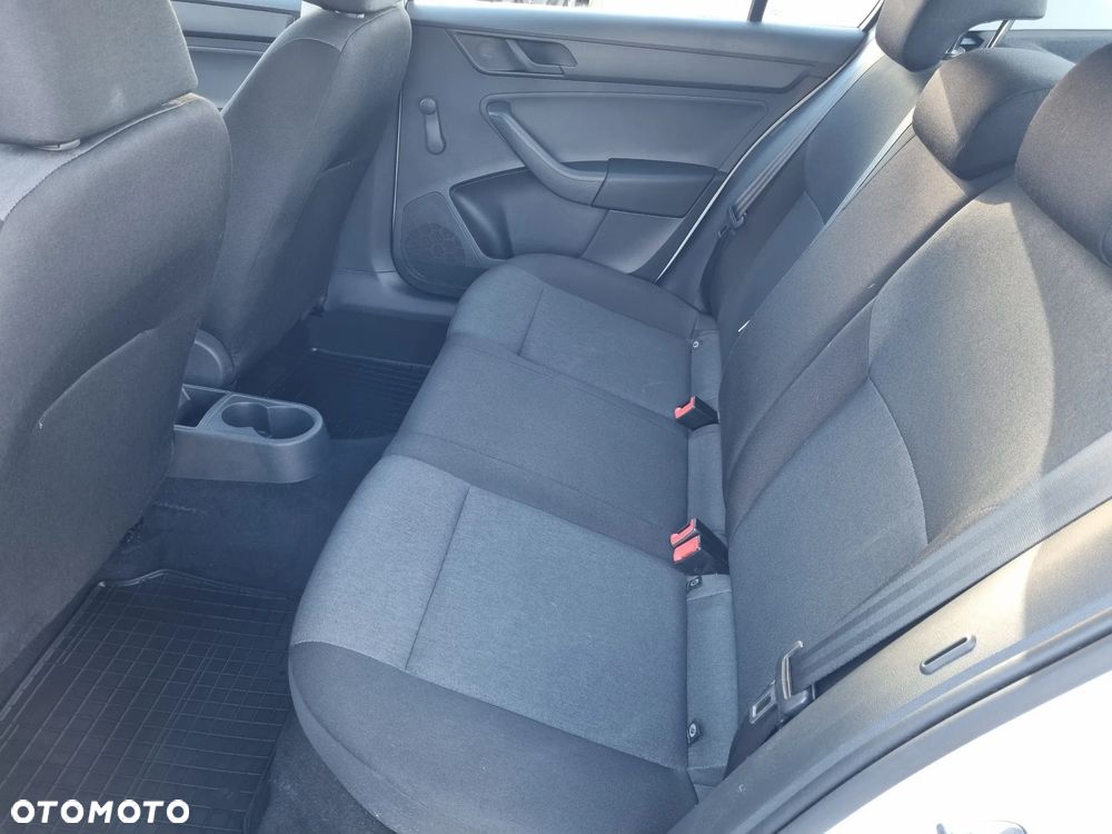 Skoda RAPID 1.2 TSI Active - 18