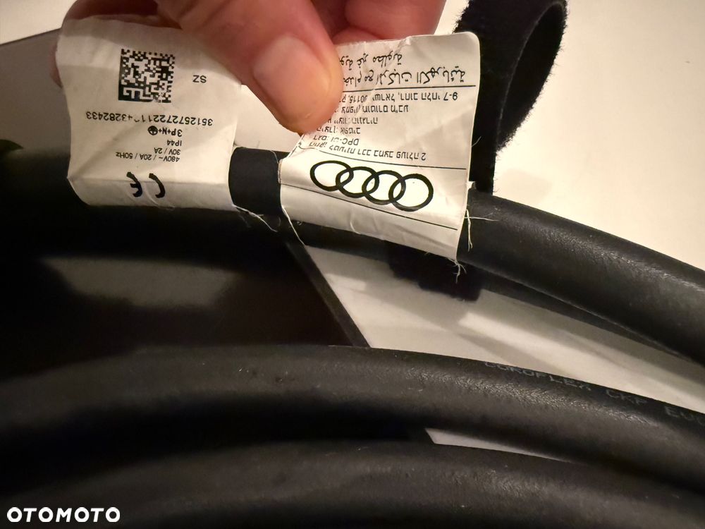 Sprzedam oryginalną ładowarkę siłową Audi - 6