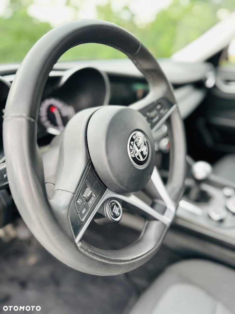 Alfa Romeo Giulia - 5