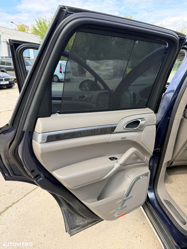 Porsche Cayenne 3.0 L V6 - 32
