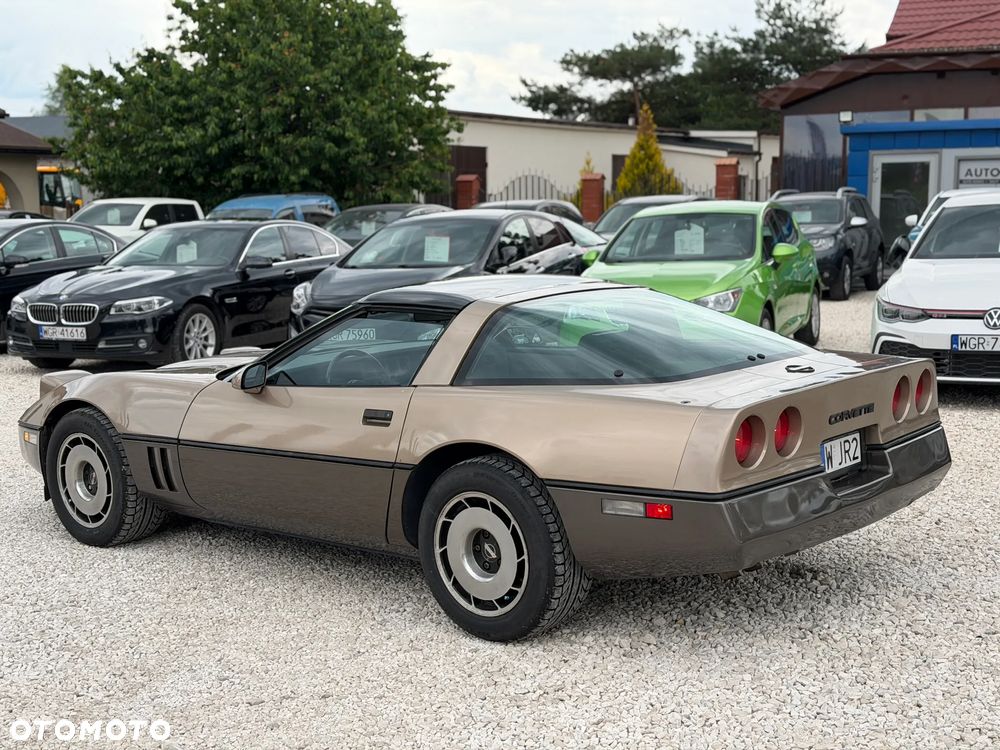 Chevrolet Corvette - 11