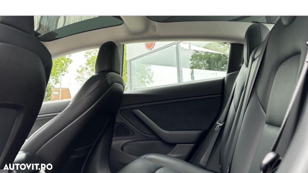 Tesla Model 3 - 6