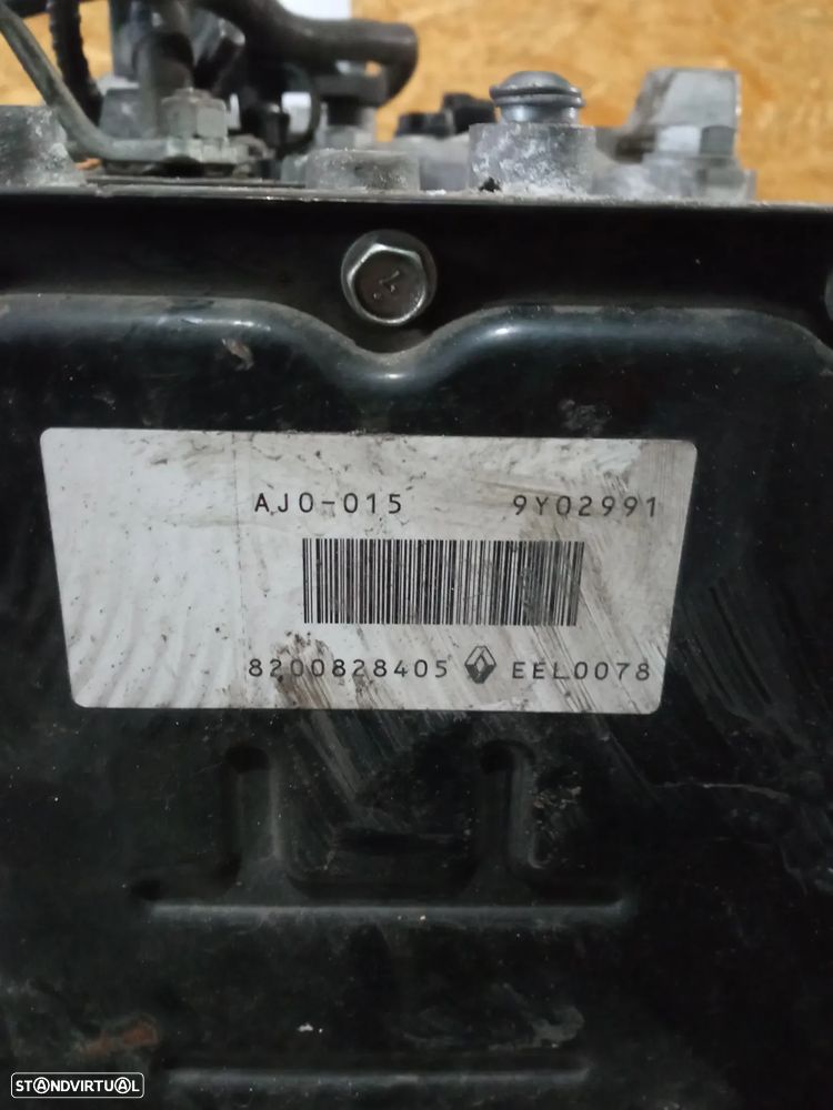 Caixa de velocidades Renault Scenic 3 2.0 Dci REF: AJ0 015 - 8