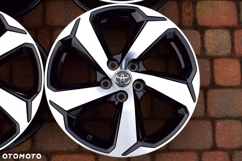 TOYOTA 18 RAV4 Nowy Model Oryginał Jak Nowe - 2